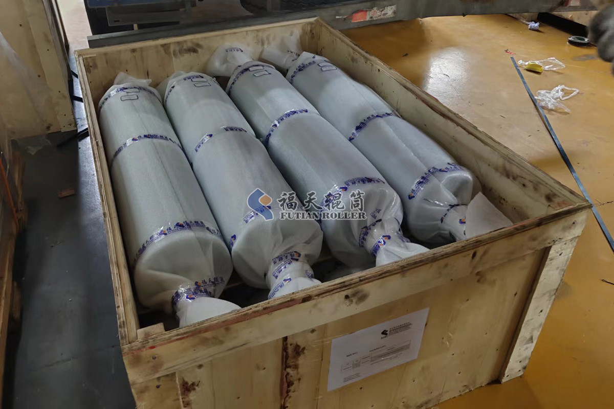 福天辊筒对西班牙客户出货一批镀锌辊筒3.jpg